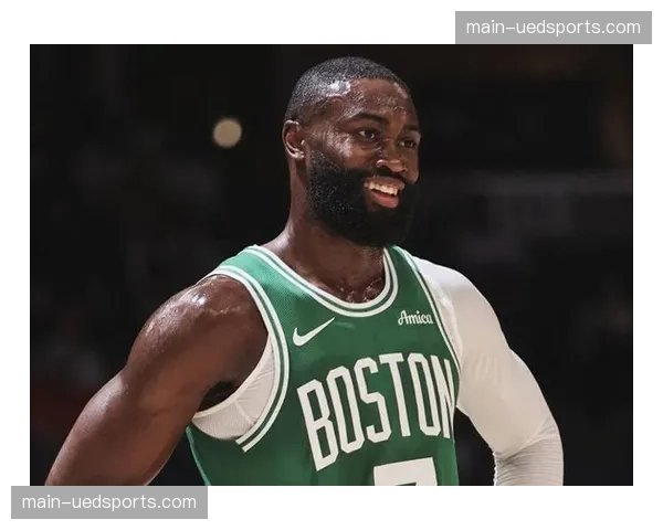 杰伦布朗场均28.8分位列联盟第五 凯尔特人东部第二战绩支撑